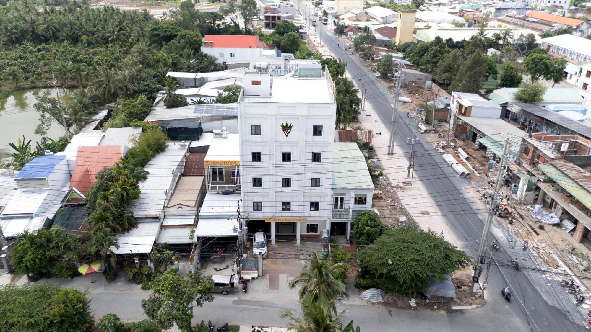 Khach San De Vuong Hotel Cao Lanh Bagian luar foto