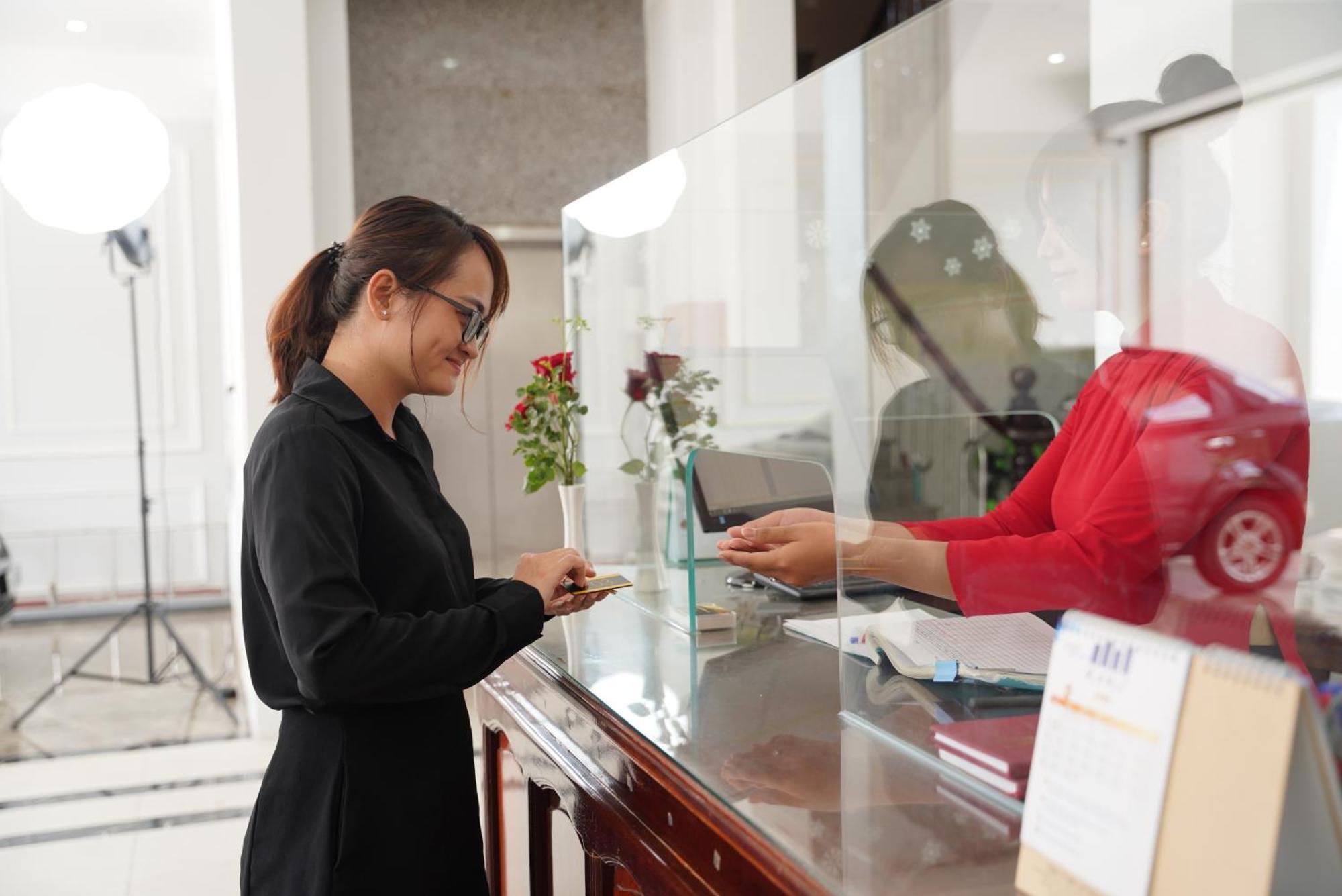 Khach San De Vuong Hotel Cao Lanh Bagian luar foto